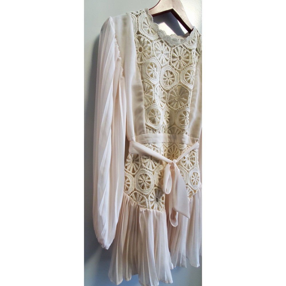 AROSE Studio Jules Dress L Cream NWT Stunning Pleat Crochet Style Lace/Line/Belt - Picture 7 of 16